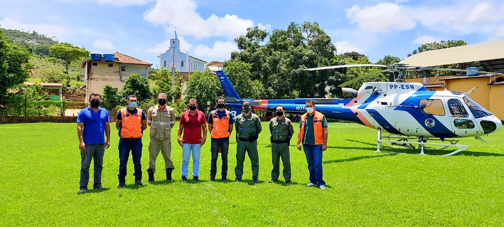 O helicóptero do Governo do Estado pousou no Distrito de Todos os Santos